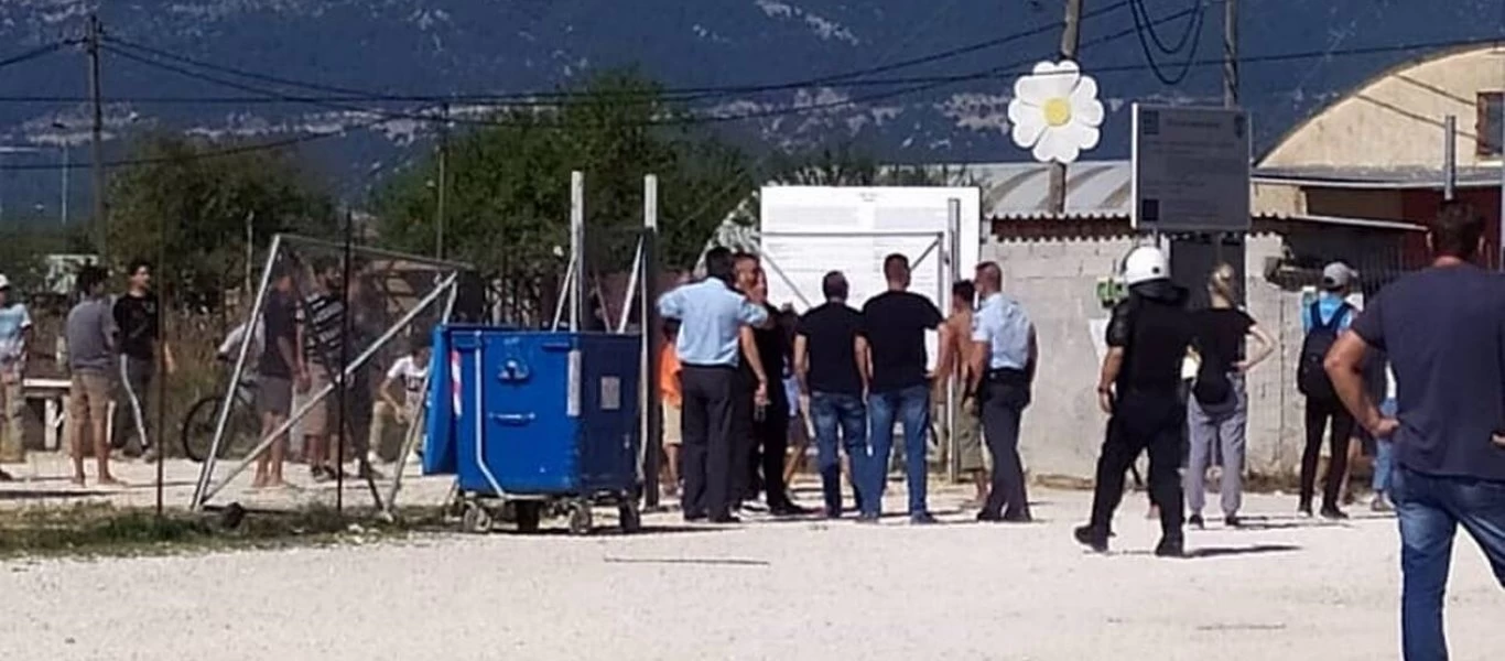 Επεισόδια στο κέντρο αλλοδαπών στον Κατσικά: Πετροπόλεμος με αστυνομικές δυνάμεις-Νέα απόβαση 243 μεταναστών στη Λέσβο